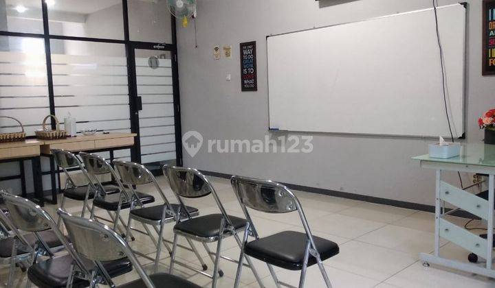 Ruko Dijual Strategis Minimalis 3 Lantai di Jalan Peta 1