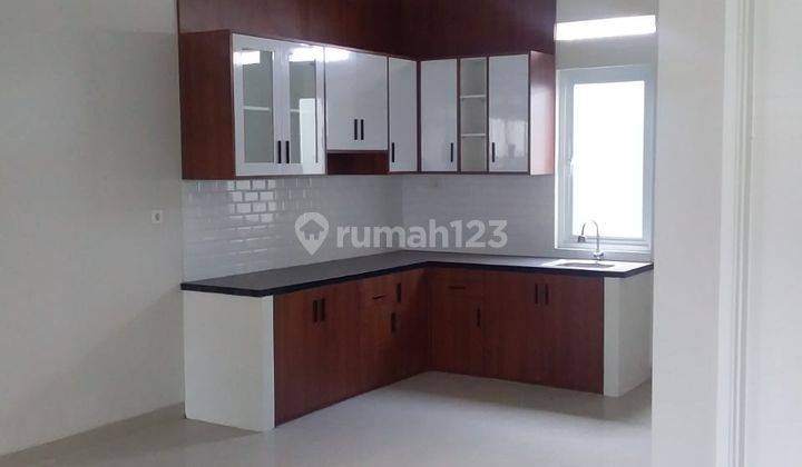 Rumah Minimalis 2 Lantai Siap Huni di Cihanjuang 1