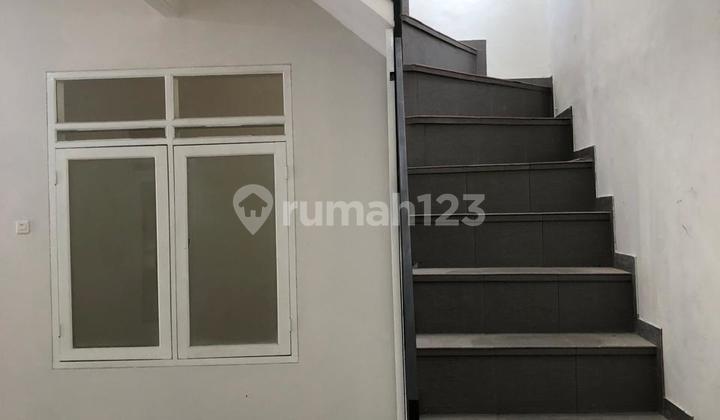 Rumah Bagus dan Nyaman Baru Renovasi di Taman Holis Indah 1 2