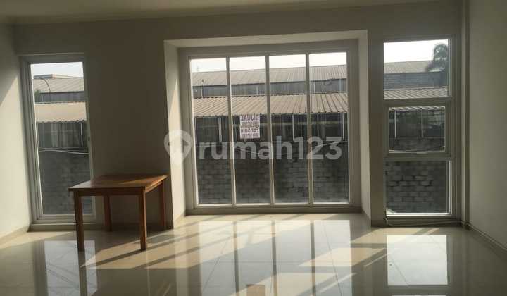 ruko lokasi strategis 2 lantai di holis regency 