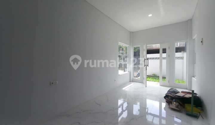 Rumah Nyaman Modern di Taman Kopo Indah 3