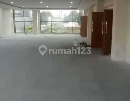 Strategic magnificent building suitable for bank office in the city center