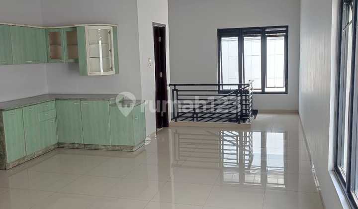 Ruko 2 Lantai Lokasi Strategis di Taman Kopo Indah 3