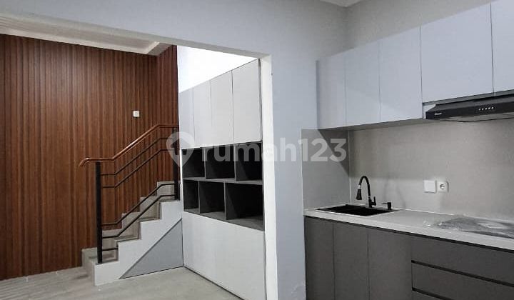 A beautiful comfortable house in Parahyangan new city