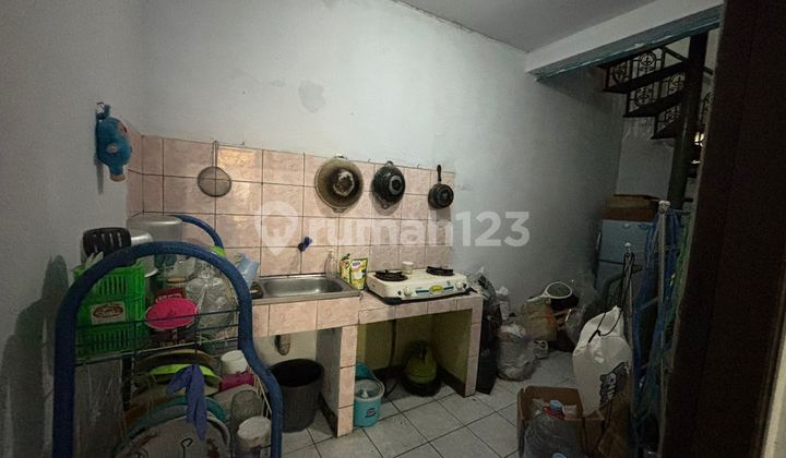 Active Strategic Boarding House in Sayap Cibogo