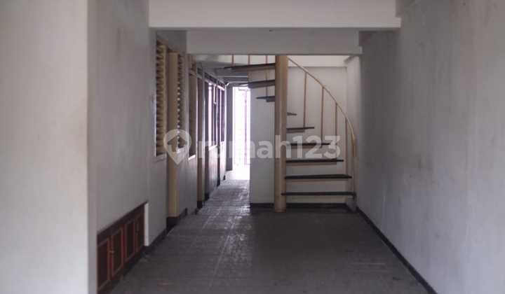 Rumah Lux Nyaman Hommey Lokasi di Setra Sari 2