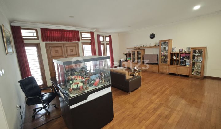 rumah modern nyaman  2 lantai di mekar wangi