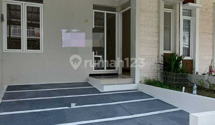 Minimalist House in Taman Kopo Indah 5 Favorite Cluster