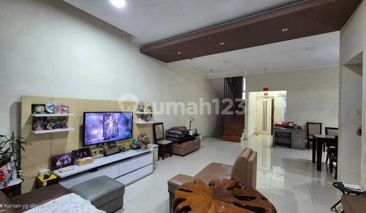 rumah nyaman 2 lantai lokasi di taman holis indah 1