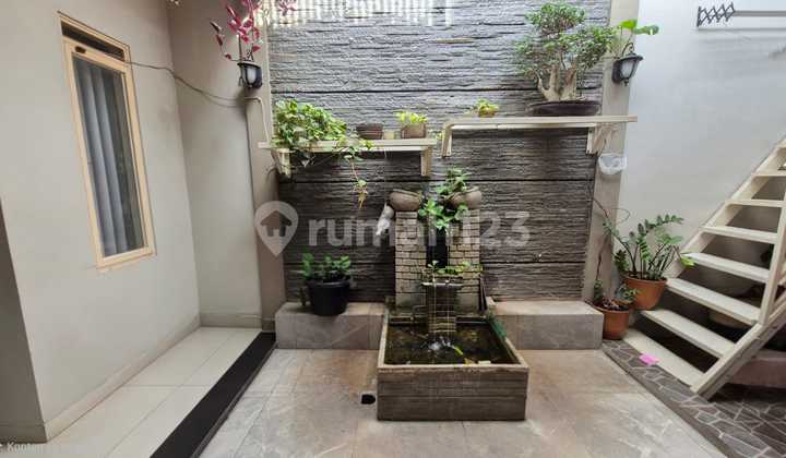 Rumah Nyaman Minimalis Modern di Taman Kopo Indah 3 2