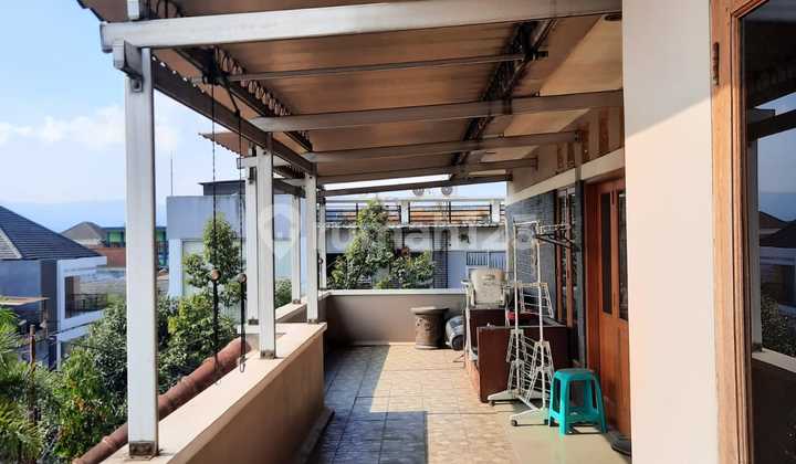 strategic 3-story house in turangga area 2