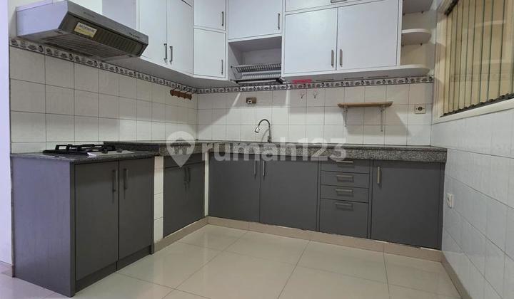 Rumah Modern Minimalis di Singgasana Pradana 2