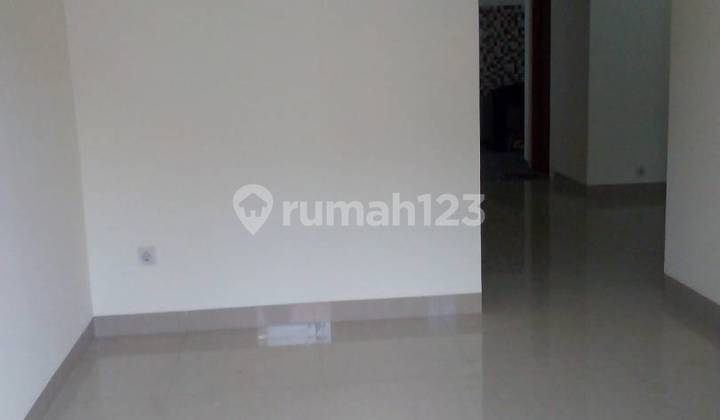 Rumah Minimalis Modern 2 Lantai di Jalan Kurdi