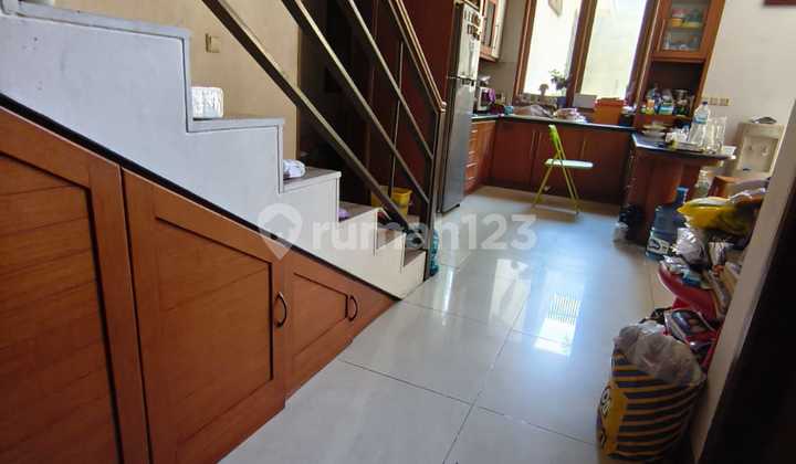 rumah modern 2 lantai lokasi di mekar wangi