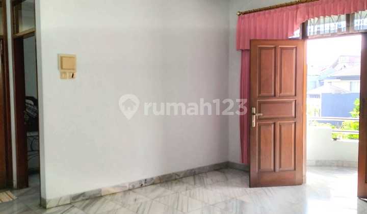 rumah 2.5 lantai nyaman hommey di surya setra 2