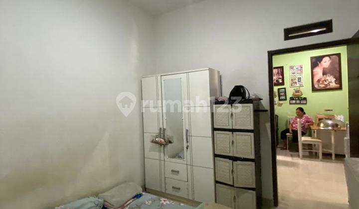 Minimalist House in Anthorium Complex, Cisaranten Kulon 2