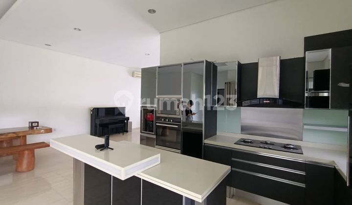 rumah lux elegan hommey 3 lantai di kota baru parahyangan 2