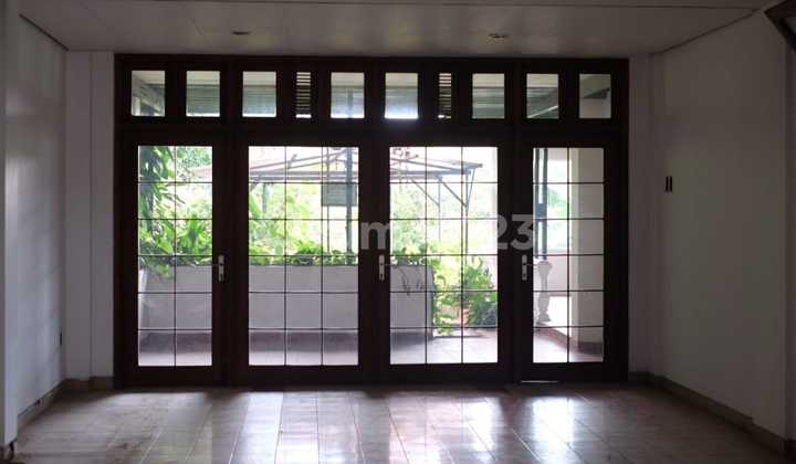 Luxurious Comfortable Hommey House Location in Setra Sari