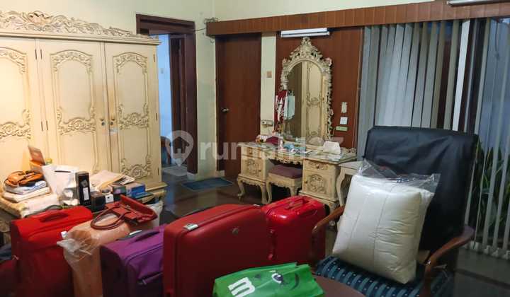 house needs renovation located in sayap gatot subroto bandung 1