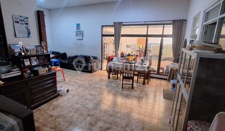 modern comfortable house located in the muara complex modern comfortable house located in the muara complex