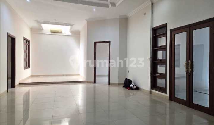 Comfortable Luxurious House in Singgasana Pradana Complex Comfortable Luxurious House in Singgasana Pradana Complex