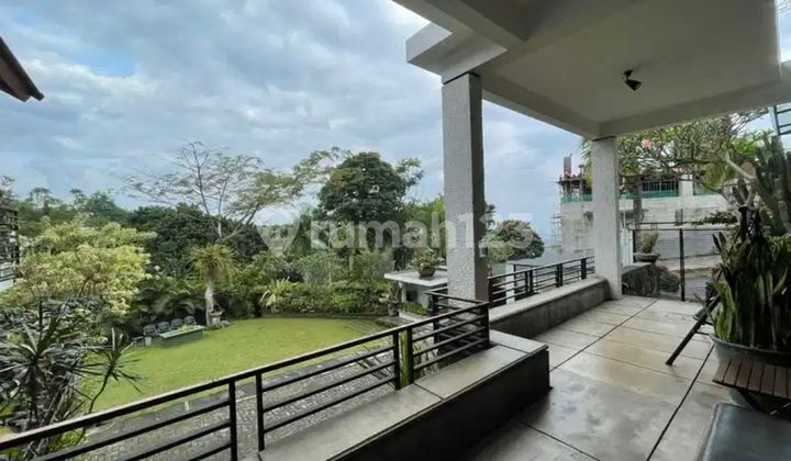 rumah asri dan luas di mainroad resort dago pakar