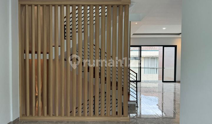 Rumah Modern Kawasan Asri dan Nyaman di Dago Rumah Modern Kawasan Asri dan Nyaman di Dago