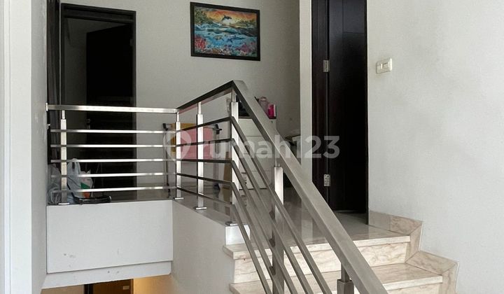 Rumah Minimalis Modern di Komplek Singgasana 2