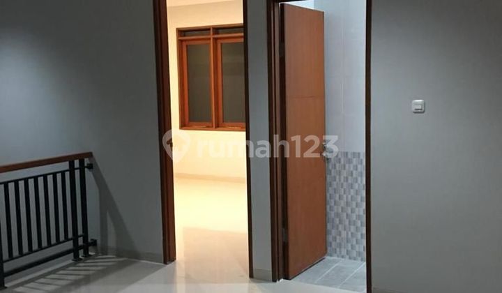 Rumah Minimalis Modern Lokasi di Cherry Field Rumah Minimalis Modern Lokasi di Cherry Field