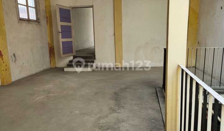 Ruko Tengah Kota di Jl. Beteng Semarang 1