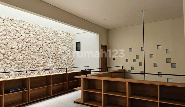 For Rent 2-Story Luxury House Location Jl. Taman Kelud Semarang For Rent 2-Story Luxury House Location Jl. Taman Kelud Semarang