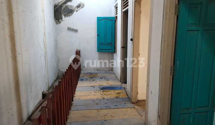 Ruko Tengah Kota di Jl. Beteng Semarang 2