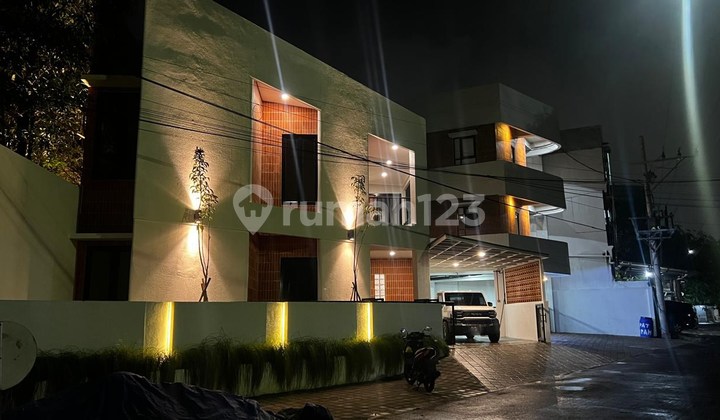 For Rent 2-Story Luxury House Location Jl. Taman Kelud Semarang For Rent 2-Story Luxury House Location Jl. Taman Kelud Semarang