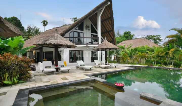 Luxurious and Modern Villa in Front of Buleleng Beach Bali Luxurious and Modern Villa in Front of Buleleng Beach Bali