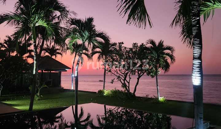 Modern Luxury Villa 2 Units in Front of Buleleng Beach Bali Modern Luxury Villa 2 Units in Front of Buleleng Beach Bali