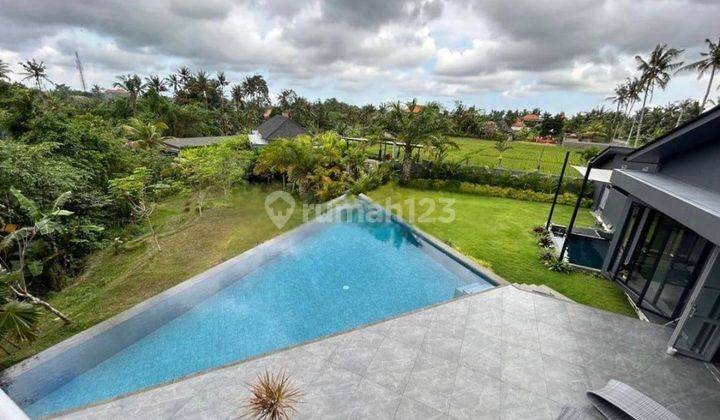 Villa Dengan Pemandangan Sawah Dekat Kota Ubud 1