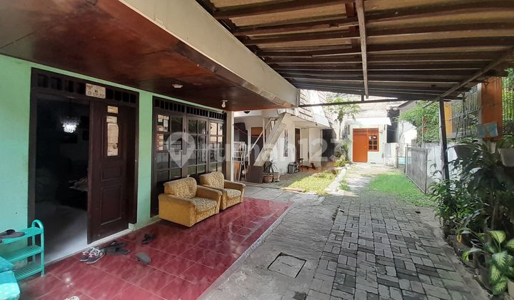 Rumah Di Kebayoran Lama Bangunan lama cocok untuk Investasi Kost 2