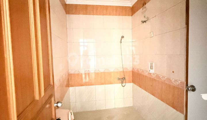 House, 2 Floors, in Pulomas, Neat and Ready to Occupy, Area 160 2