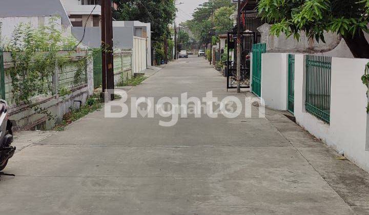 RUMAH TUA LEBAR 10 DI KAYU MAS PULO MAS PULO GADUNG JAKTIM ROW 2 MOBIL 2