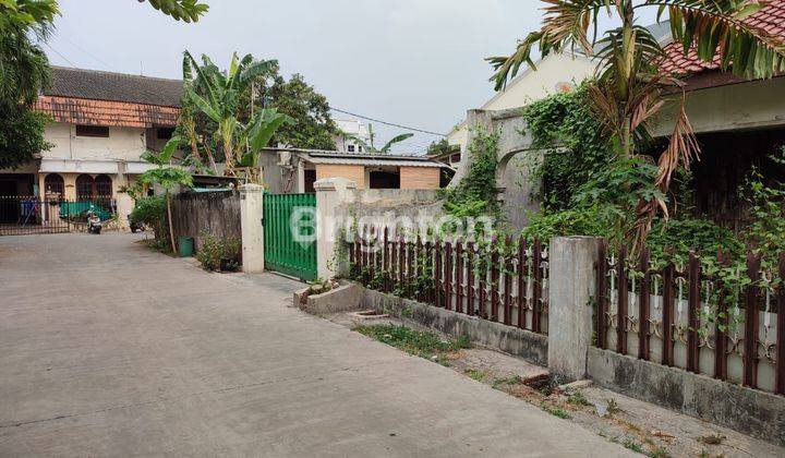 RUMAH TUA LEBAR 10 DI KAYU MAS PULO MAS PULO GADUNG JAKTIM ROW 2 MOBIL 1