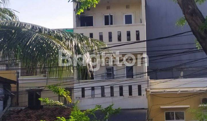 RUMAH DEPAN JALAN RAYA PADEMANGAN LOKASI STRATEGIS 1