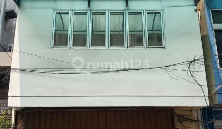3-Storey Shop House in Tambora for Quick Sale 2