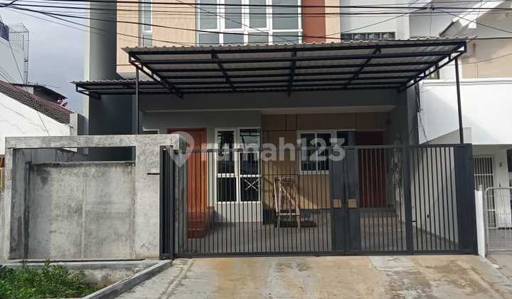 Rumah Mewah 2 Lantai Summagung Kelapa Gading