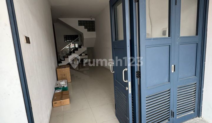 Newly Renovated Ready-to-Live 3.5-Story House in Kelapa Gading 2