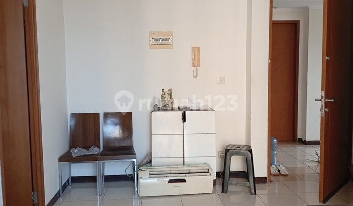 3 Bedroom Furnished Apartment in Maple Park Middle Floor