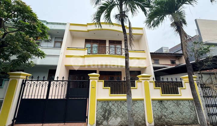 House, 2 Floors, in Pulomas, Neat and Ready to Occupy, Area 160