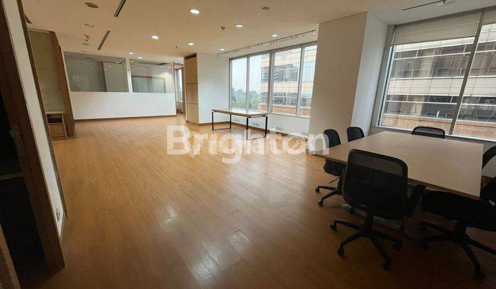 OFFICE SPACE MENARA SUDIRMAN LANTAI 8 LUAS 300 m² 1