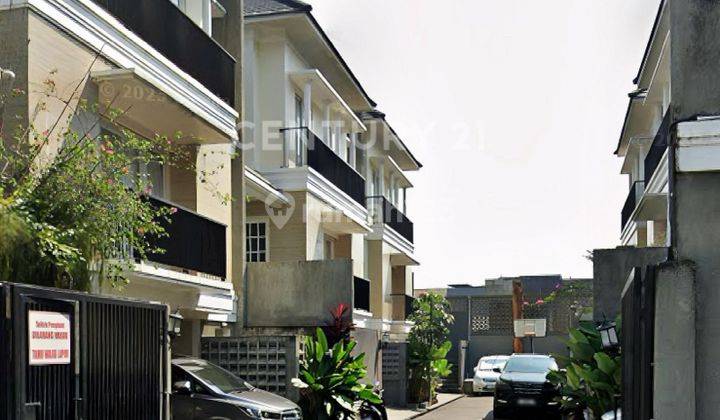 Rumah Dalam Townhouse Eksklusif Pejaten Barat Siap Huni 1