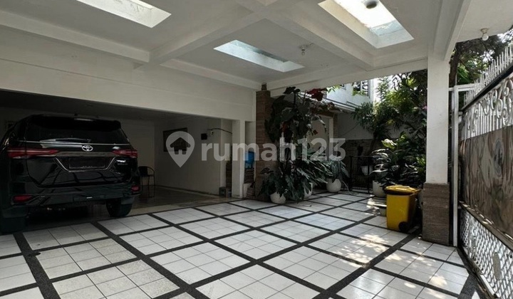 Rumah Nyaman 2.5 Lantai Siap Huni Di Pejaten