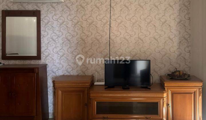 ruang keluarga unit 2 kamar furnished lokasi